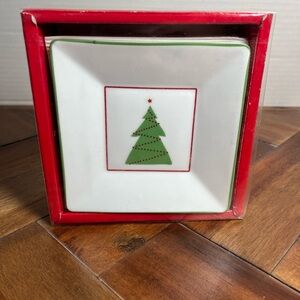 Crate & barrel set of 4 Holiday Christmas tree plates, 5 inches appetizer size